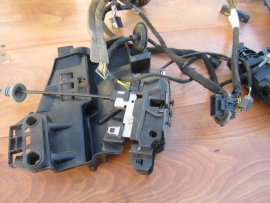 Volvo X C90- DOOR LOCK LATCH ACTUATOR AND WIRING - 31349774